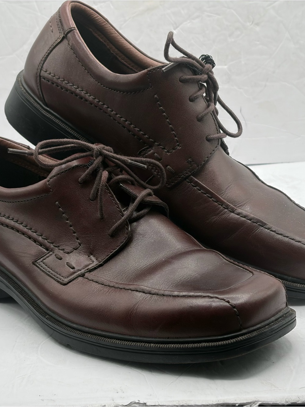 Nunn Bush Brown Leather Derby Shoes with Lace-Up Closure